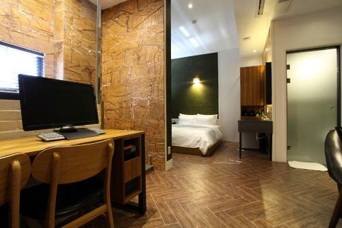 H Avenue Hotel
