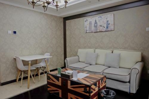 Ring Service Apartment No.8 On The East