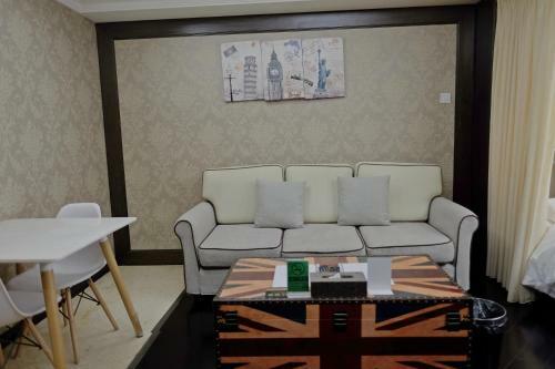 Ring Service Apartment No.8 On The East