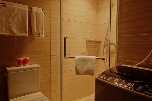 Ring Service Apartment No.8 On The East