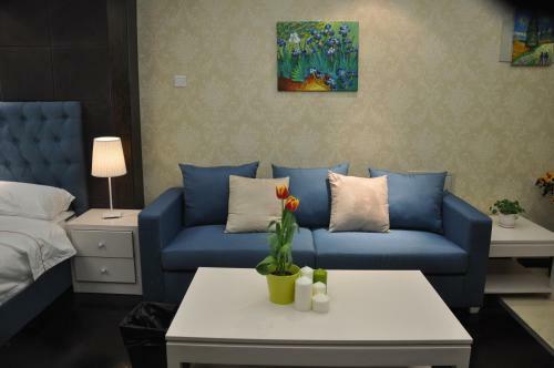 Ring Service Apartment No.8 On The East