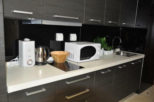 Ring Service Apartment No.8 On The East
