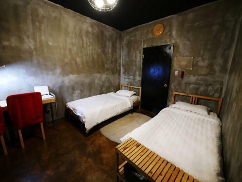 Hostal Twotwo House