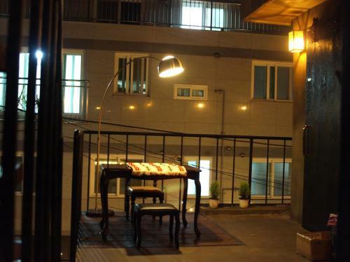 Hostal Twotwo House