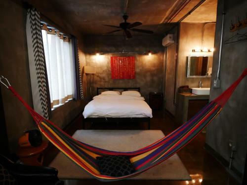 Hostal Twotwo House