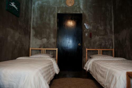 Hostal Twotwo House