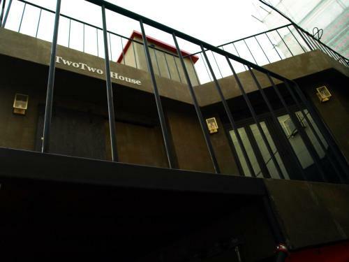 Hostal Twotwo House