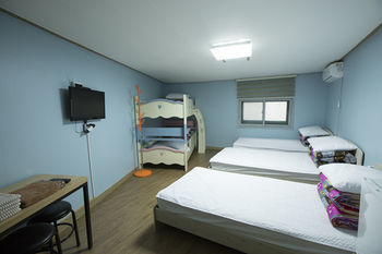 Hostal Jun Guesthouse