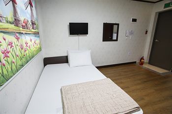 Jongnowon Hostel