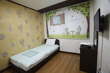 Jongnowon Hostel