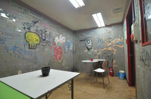 Hostal Kimchee Sinchon Guesthouse
