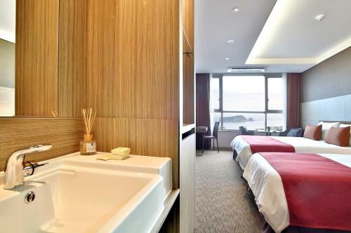 Hotel Ramada Encore East Seogwipo