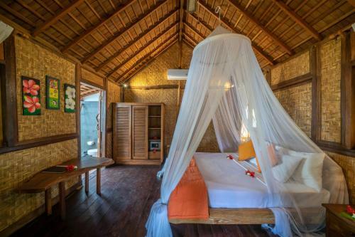 Flower Bud Bungalow Balangan