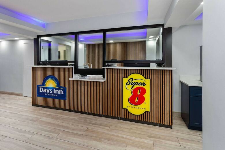Hotel Quality Inn - West