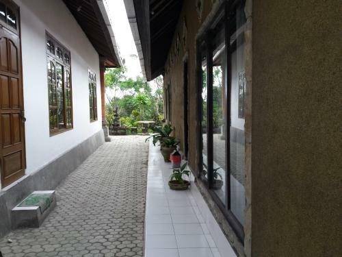 Segara Hotel & Restaurant