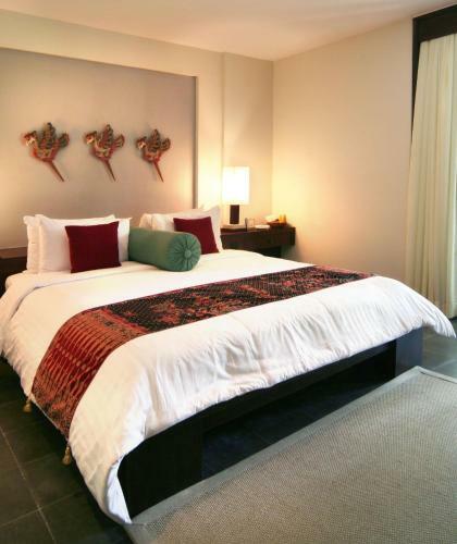 Hotel The Sandi Phala Beach Resort And Ma Joly Restaurant