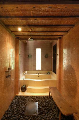 Hotel The Sandi Phala Beach Resort And Ma Joly Restaurant