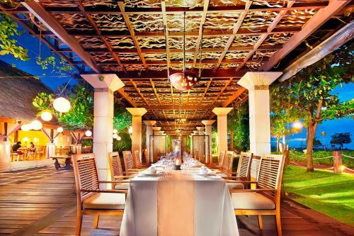 Hotel The Sandi Phala Beach Resort And Ma Joly Restaurant