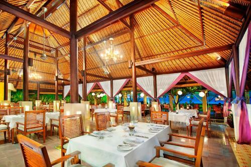 Hotel The Sandi Phala Beach Resort And Ma Joly Restaurant