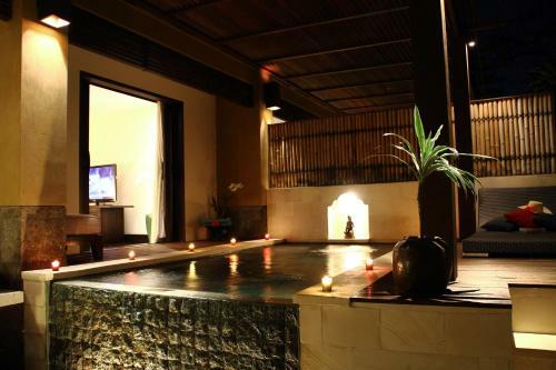 Hotel The Sandi Phala Beach Resort And Ma Joly Restaurant