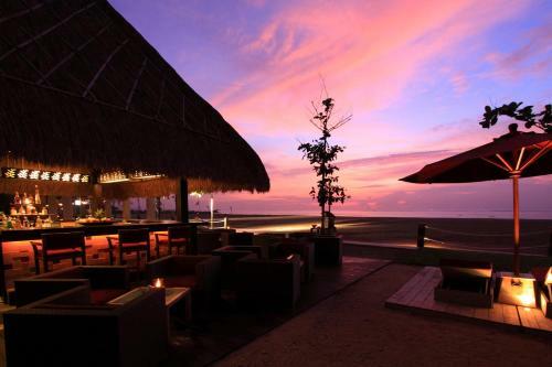 Hotel The Sandi Phala Beach Resort And Ma Joly Restaurant