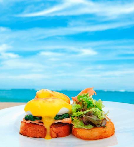 Hotel The Sandi Phala Beach Resort And Ma Joly Restaurant