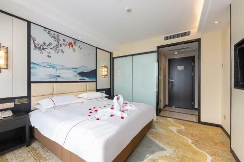 Yiwu Luckbear Hotel