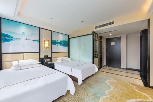 Yiwu Luckbear Hotel