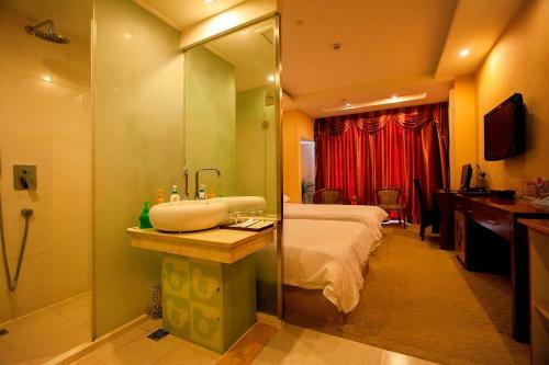 Yiwu Luckbear Hotel