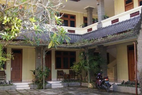 Hostal Puri Bunga Inn
