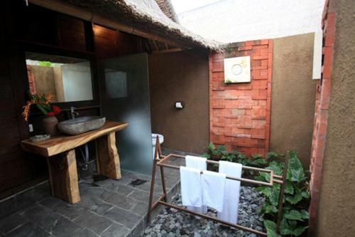 Ts Hut Lembongan