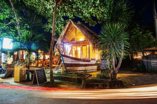 Ts Hut Lembongan