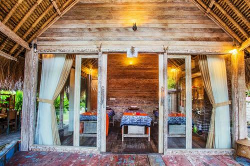 Ts Hut Lembongan