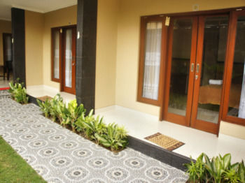 Hostal Rena Segara House