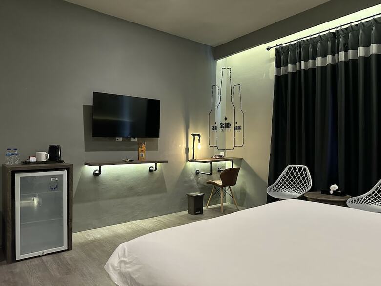 J Boutique Hotel