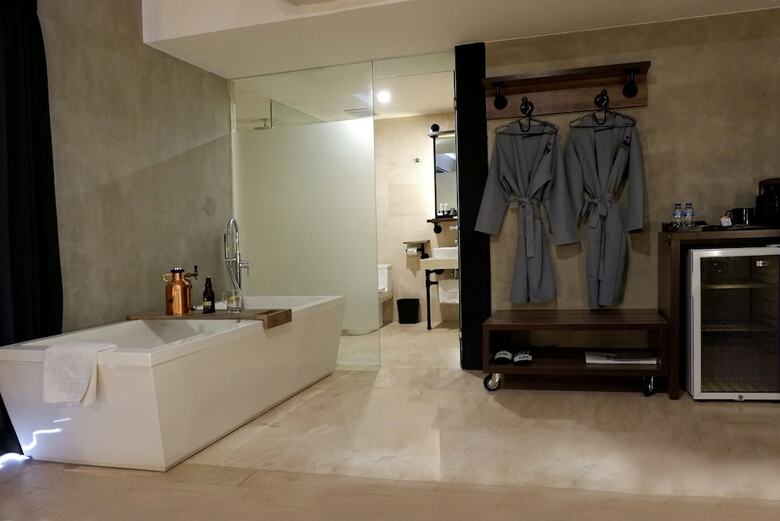 J Boutique Hotel
