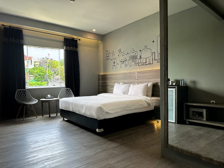 J Boutique Hotel