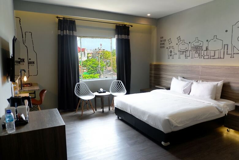 J Boutique Hotel
