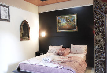 Hotel Agus Beach Inn