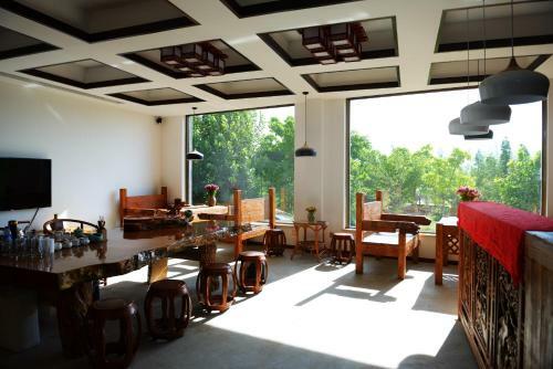 Posada Jue Se Garden Theme Inn