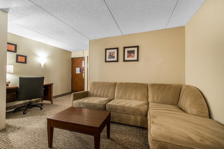 Hotel Comfort Inn & Suites