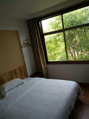 Posada Zhangjiajie Yijiaqin Hotel