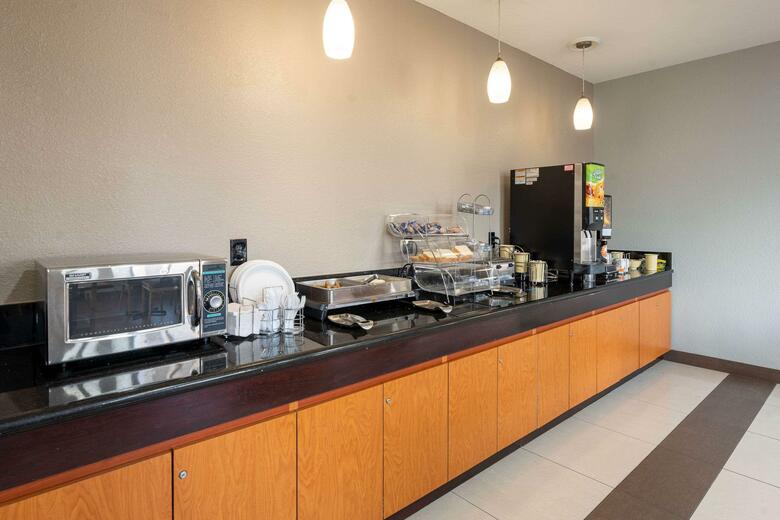 Hotel Comfort Suites
