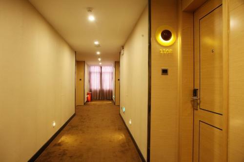 Hotel 7days Dongguan Tangxiayin Square Walmart