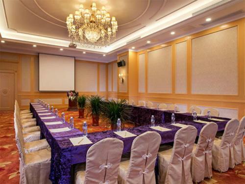 Vienna Hotel Dongguan Tangxia Lincun Square