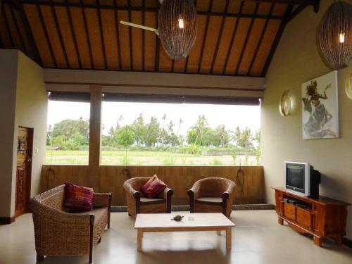 Lovina Beachhouse Villas