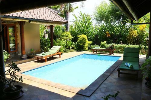 Lovina Beachhouse Villas