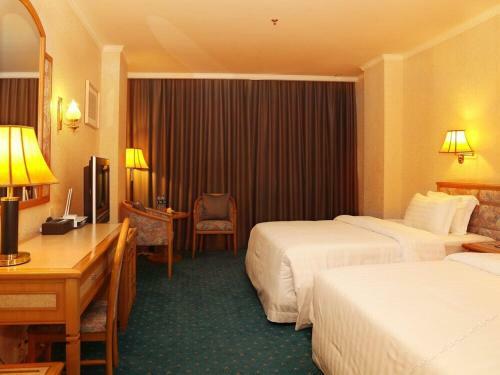 Golden City Hotel