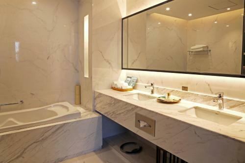 Golden City Hotel