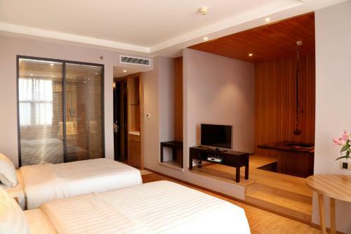 Golden City Hotel